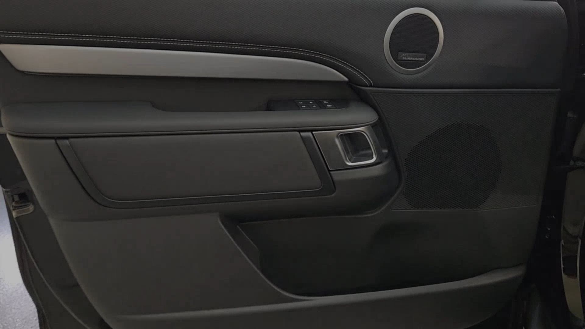 2024 Land Rover Discovery Dynamic SE