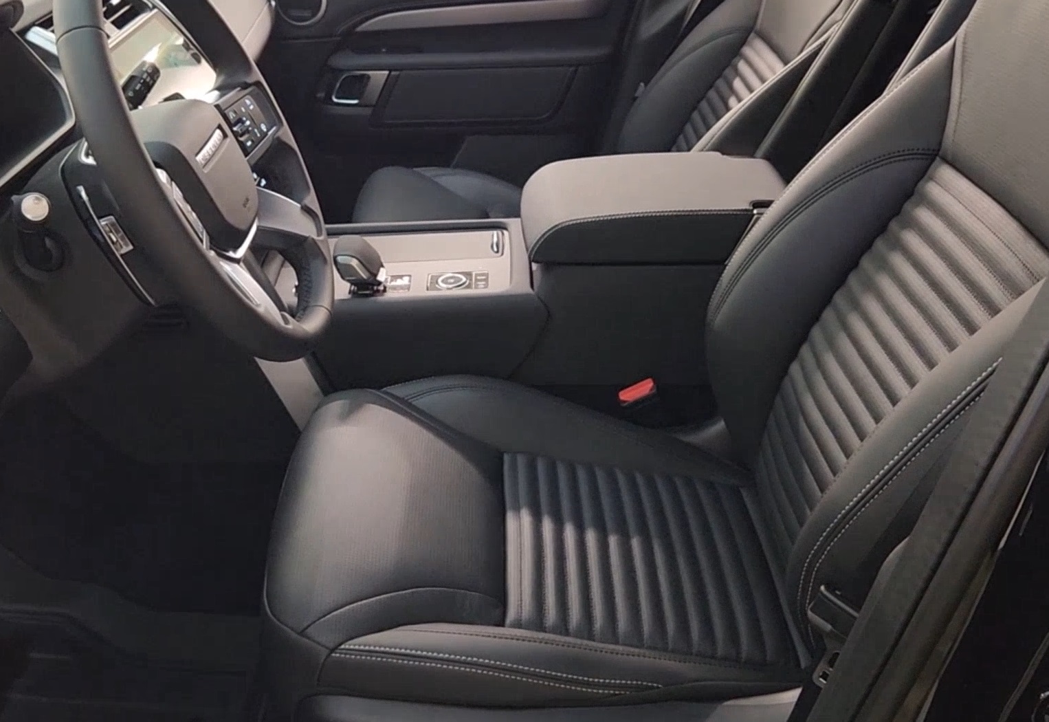 2024 Land Rover Discovery Dynamic SE